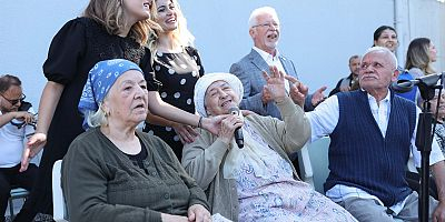 Alzheimer hastalarının neşe dolu günü