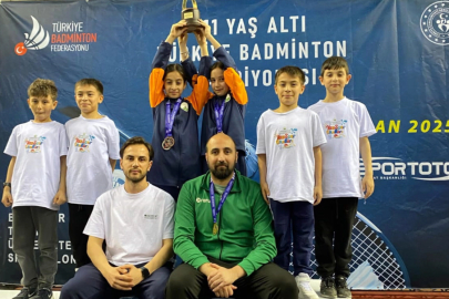 Bursa Osmangazi Belediyespor’un genç badmintoncuları göz doldurdu