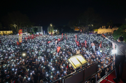 CHP Genel Başkanı Özgür Özel: “‘Safları Sıklaştırın Çocuklar, Bu Kavga Faşizme Karşı, Bu Kavga Hürriyet Kavgasıdır’”
