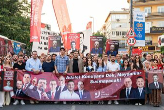 CHP Gençlik Kolları Bakırköy’de Tutsak Başkanlar İçin Özgürlük Korteji Düzenledi!