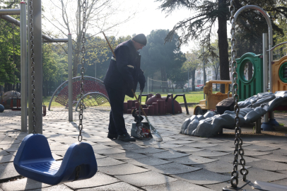Osmangazi’de Yeşil Alanlarda Titiz Temizlik Çalışması