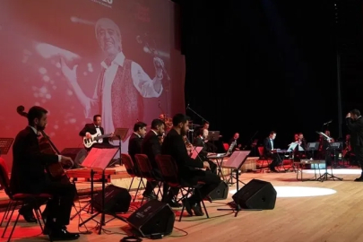 Denizli'de Edip Akbayram şarkılarıyla unutulmaz bir konser